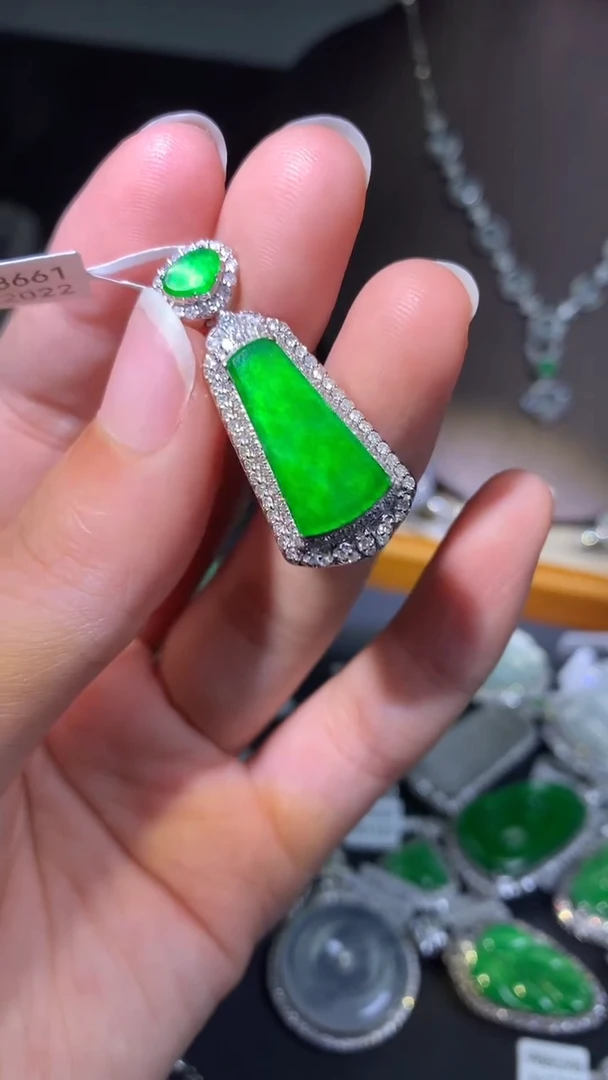 吊坠(不含链)18K金镶嵌翡翠吊坠