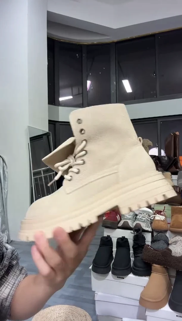 ?**n圆头高版马丁靴38码孤品不退