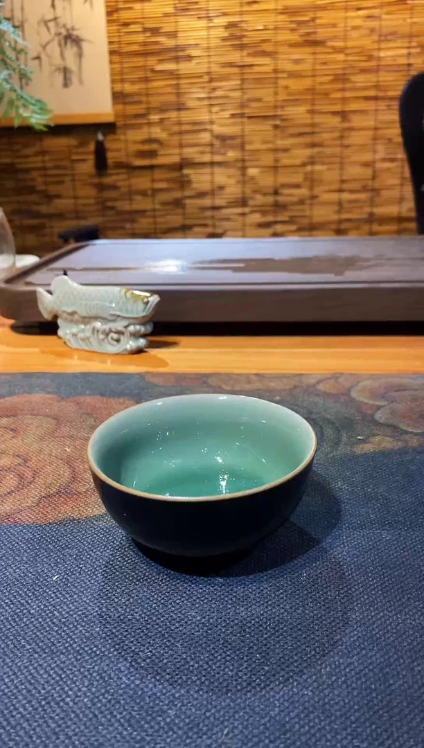 山隐青瓷气烧杯子  双釉 微瑕  50CC