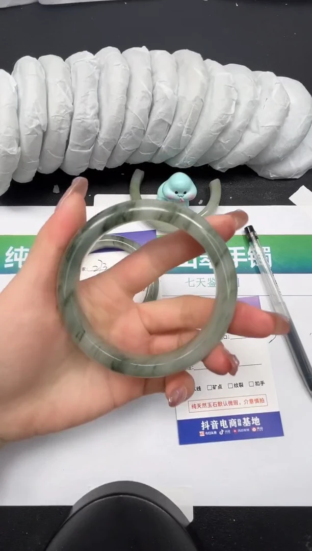 【闪购商品】石英质玉手镯未镶嵌274-64.2