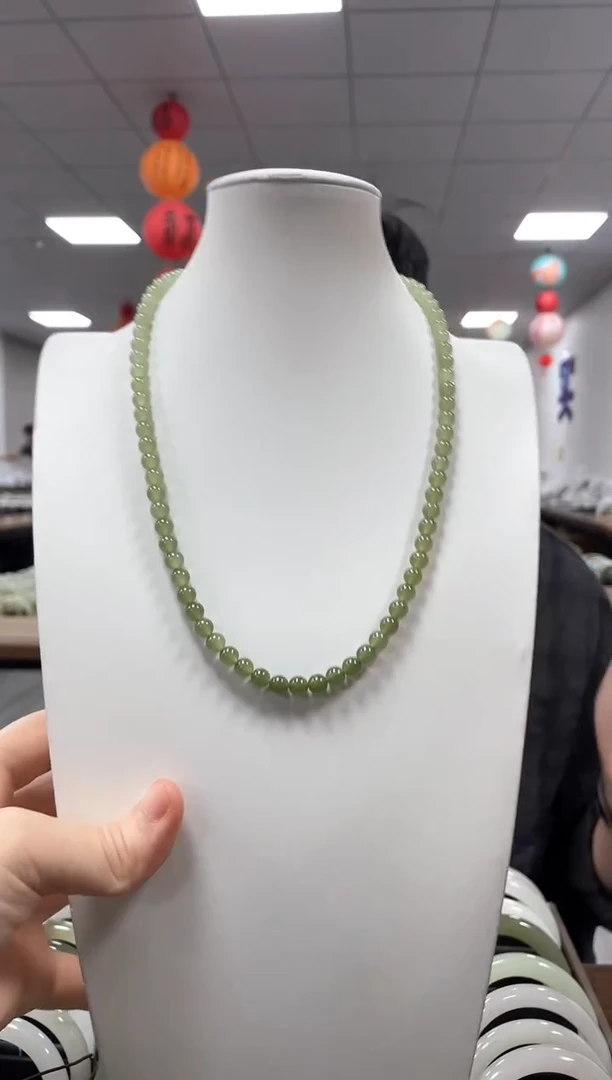 和田玉未镶嵌颈饰湖水渐变卡6项链一条