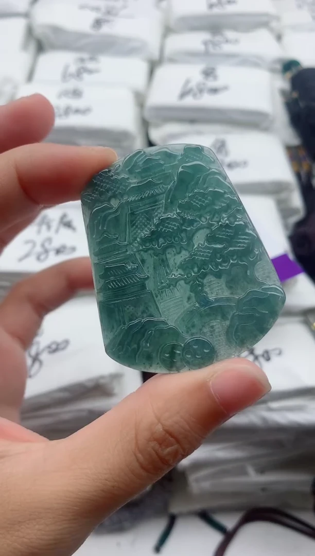 翡翠未镶嵌颈饰·········