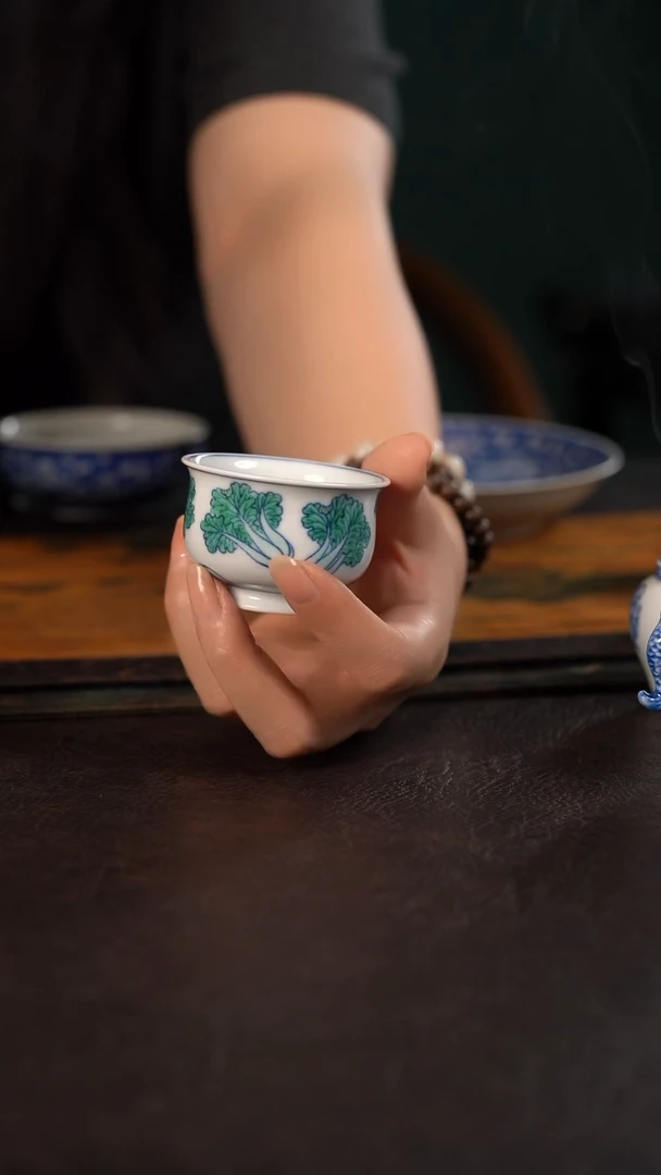 云霞珍藏斗彩白菜小炉式杯