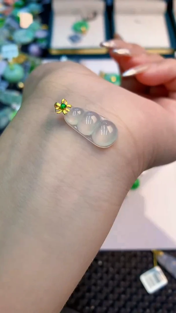 颈饰18K金镶嵌翡翠1