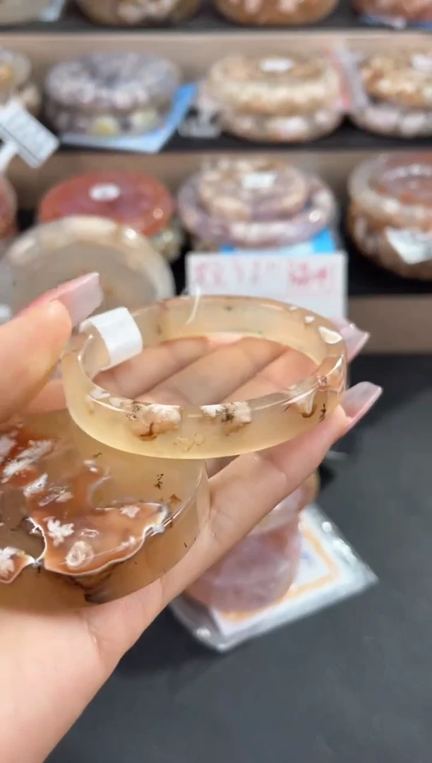 未镶嵌手镯石英质玉54