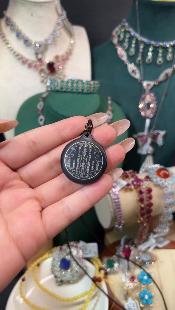 颈饰未镶嵌和田玉项链