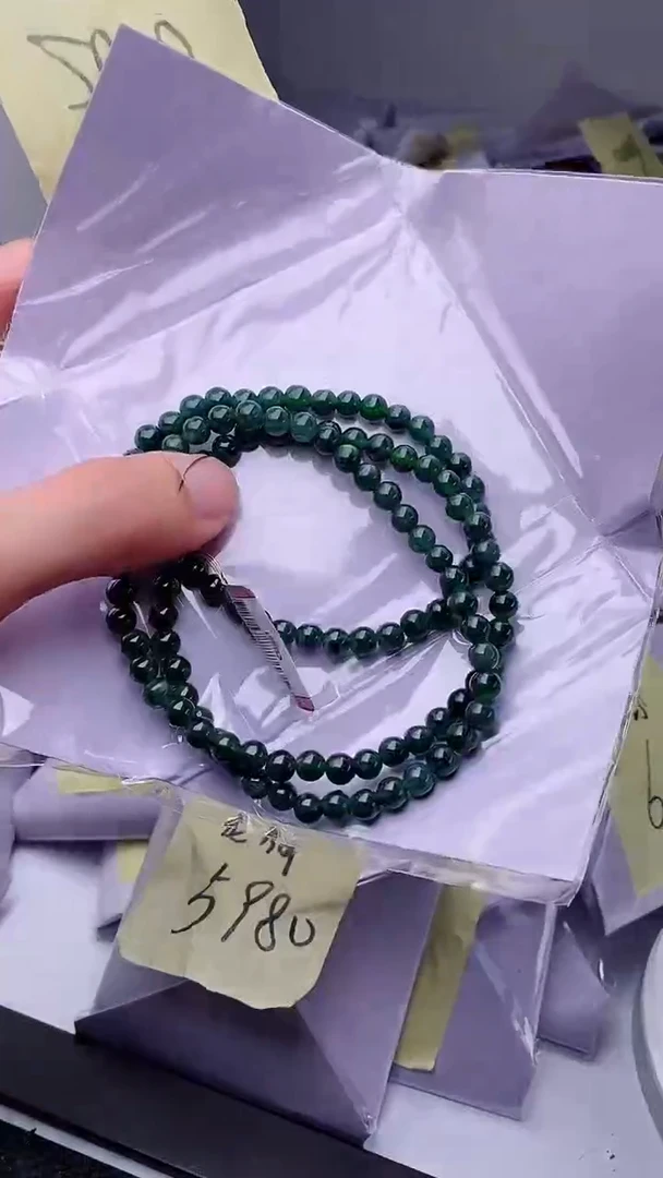 翡翠未镶嵌颈饰