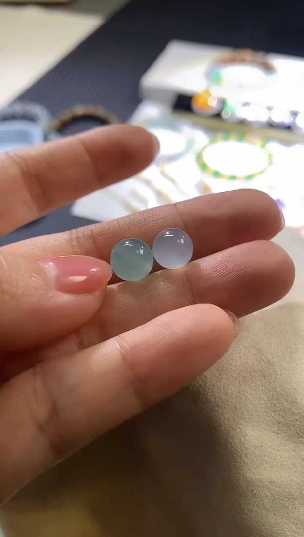 【闪购商品】翡翠挂件未镶嵌两颗