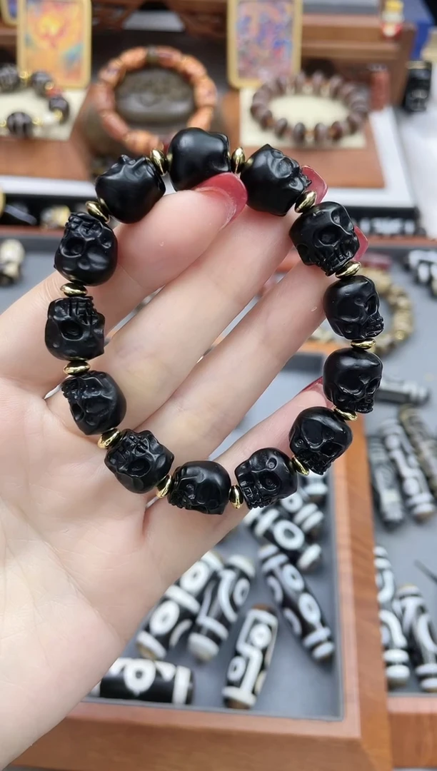 【闪购商品】玛瑙/玉髓手串未镶嵌黑武士尸尸手串