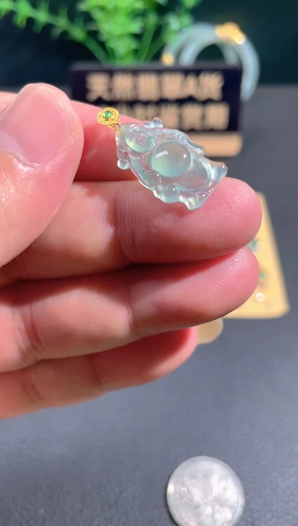 翡翠18K金镶嵌颈饰翡翠