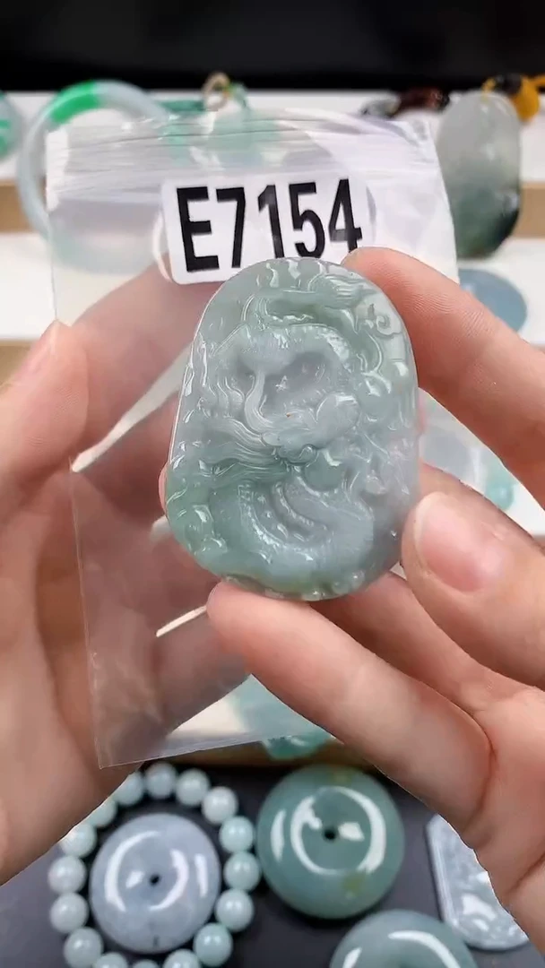 颈饰未镶嵌翡翠天然翡翠吊坠挂件