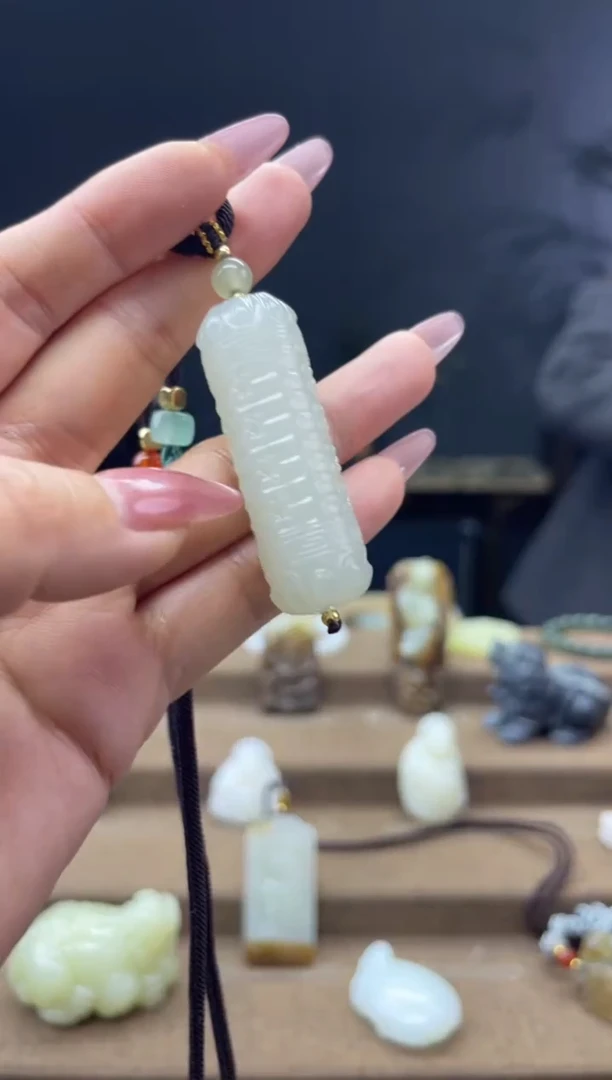 颈饰未镶嵌和田玉1