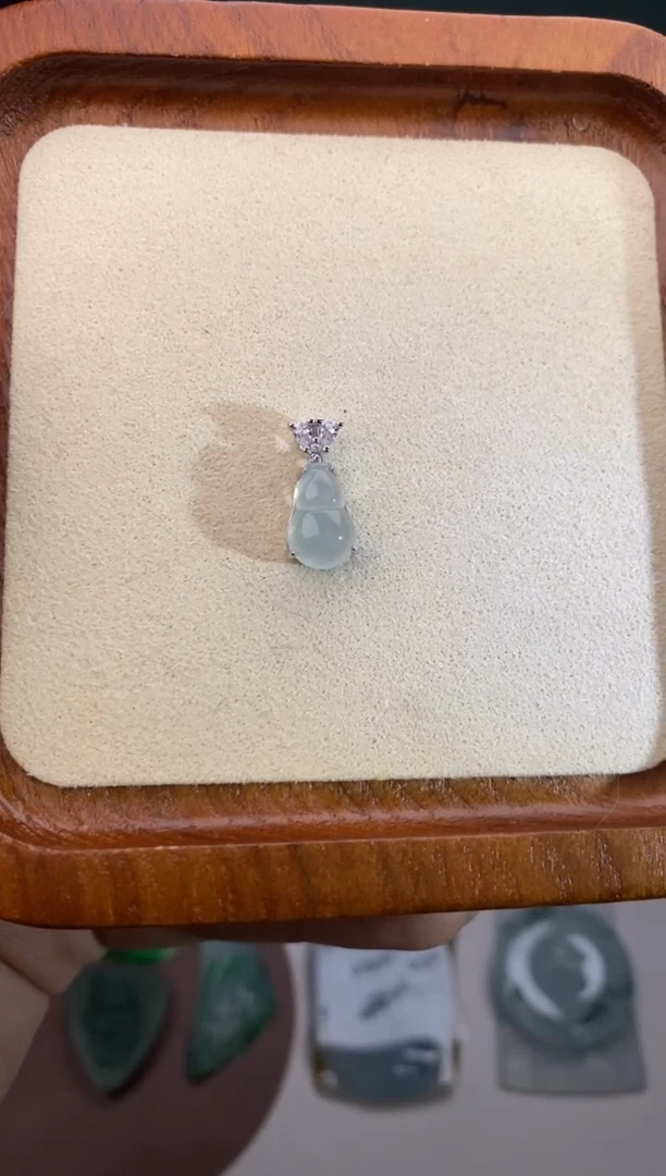 定制翡翠未镶嵌葫芦吊坠