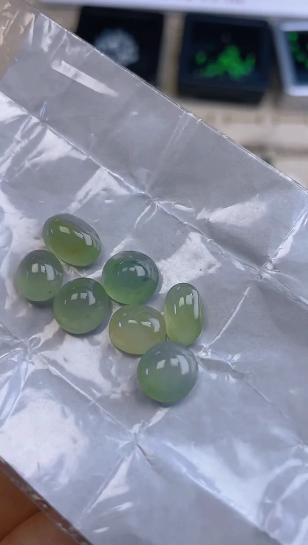 定制翡翠未镶嵌天然翡翠蛋面76