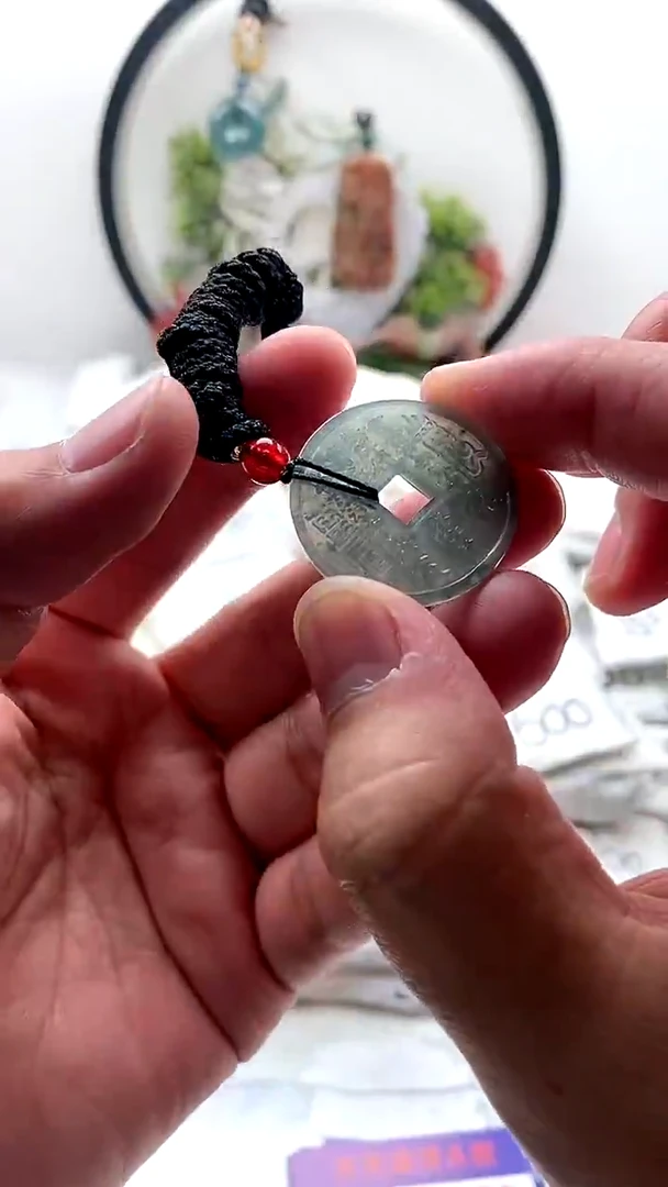 颈饰未镶嵌翡翠山鬼