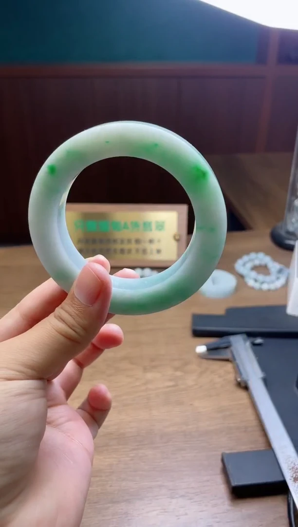 未镶嵌手镯定制翡翠定制