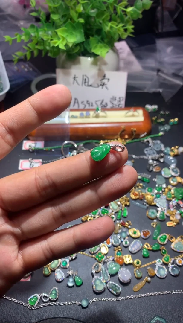 吊坠(不含链)未镶嵌翡翠风****花1