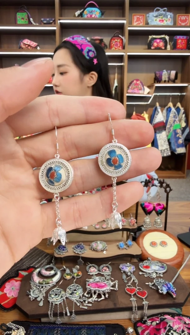 【闪购商品】织绣56蒙阿苏苗绣传承