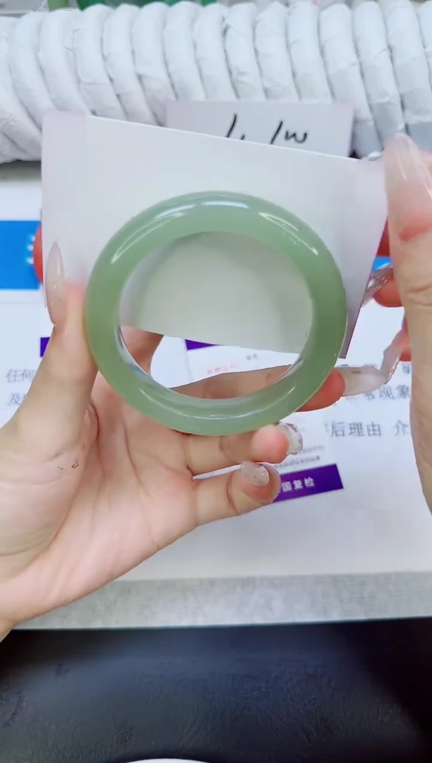 未镶嵌手镯石英质玉81/52