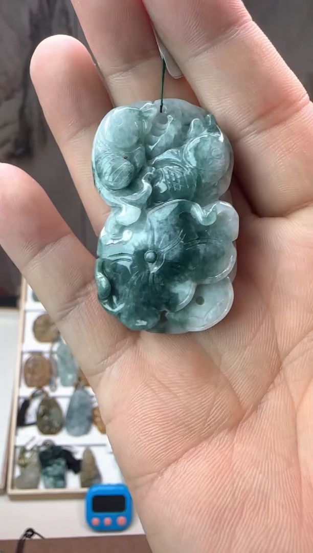 吊坠(不含链)未镶嵌翡翠刘**?天然缅甸A货翡翠（荷叶鱼）