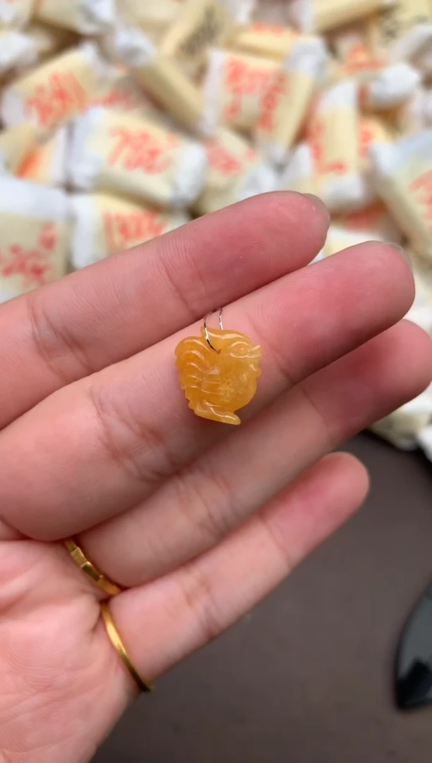 翡翠挂件未镶嵌 —
