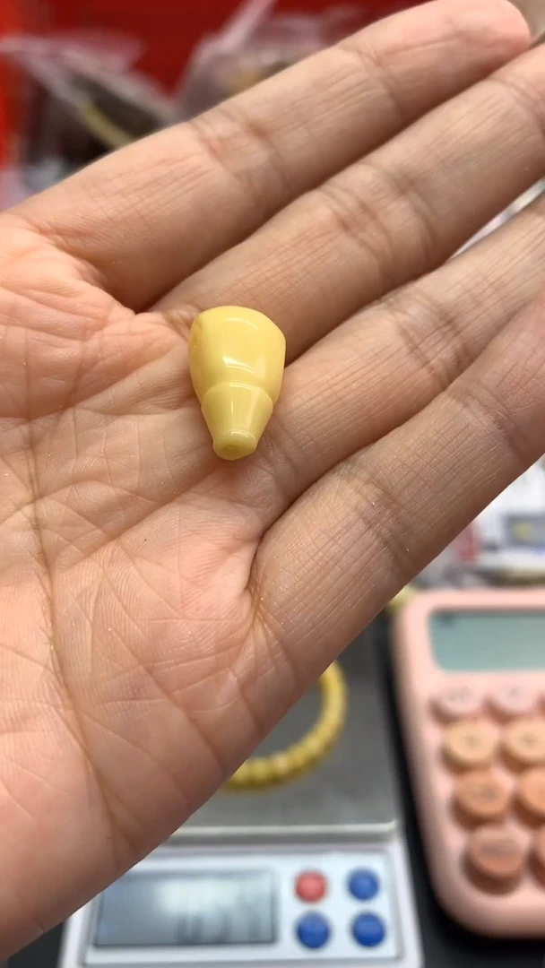 未镶嵌琥珀珠宝奇石小****?2527