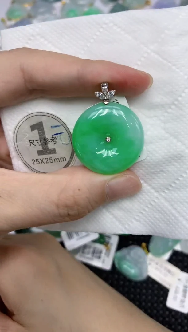 颈饰18K金镶嵌翡翠11111111111