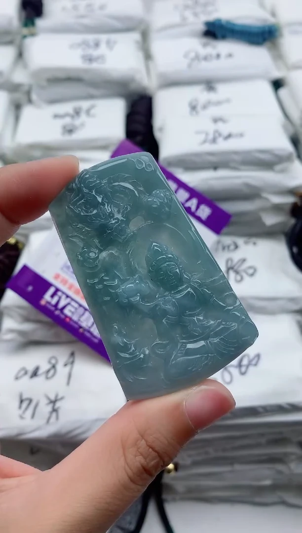 翡翠未镶嵌颈饰·