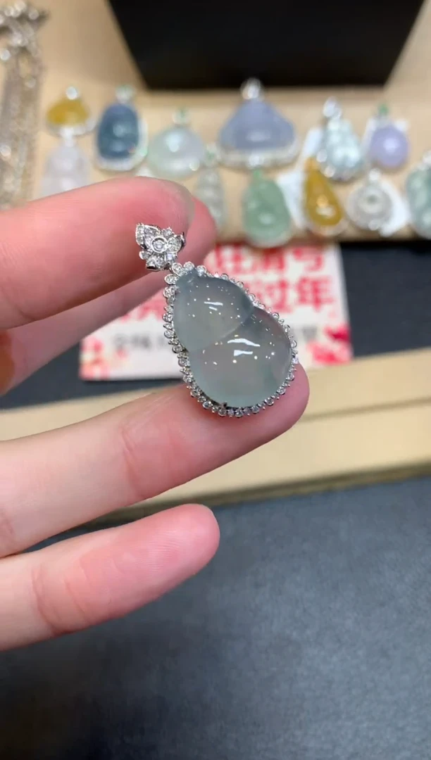 【闪购商品】翡翠颈饰18K金镶嵌葫芦【无服务费】