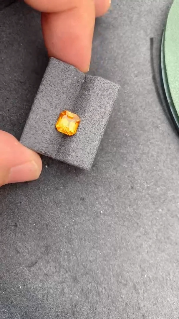 裸石彩色蓝宝石2ct黄蓝宝  AG