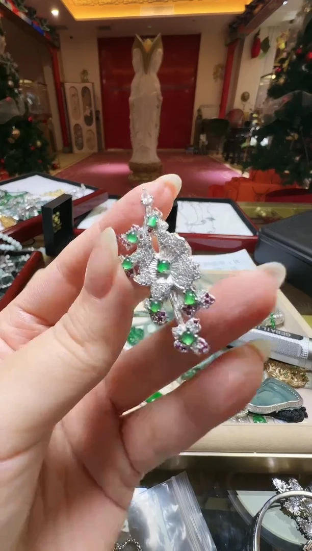 【闪购商品】翡翠吊坠(不含链)未镶嵌翡翠