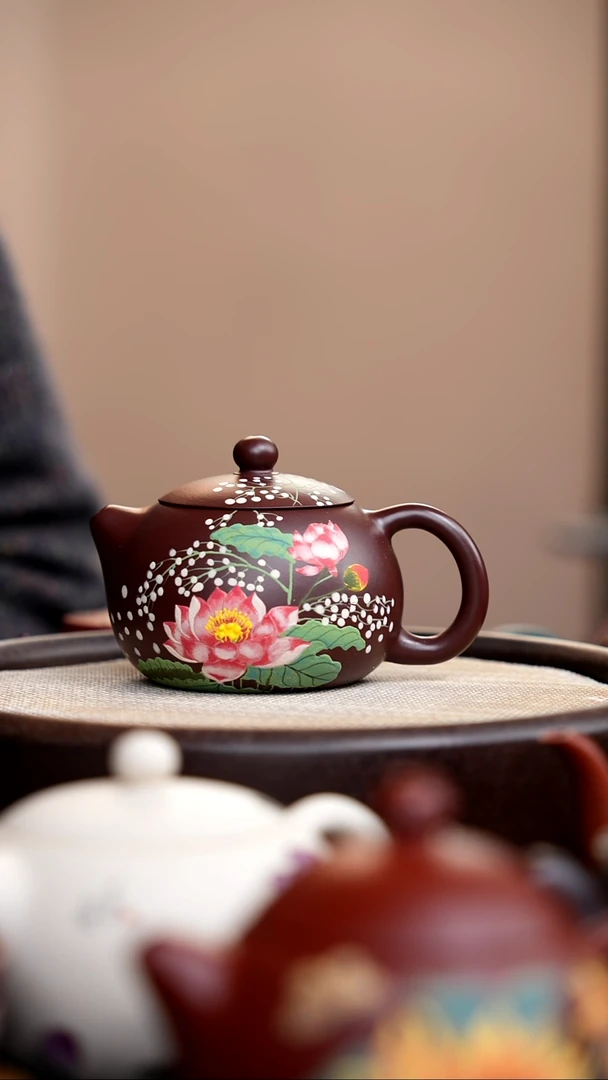 茶壶紫砂紫脂泥西施泥绘荷花