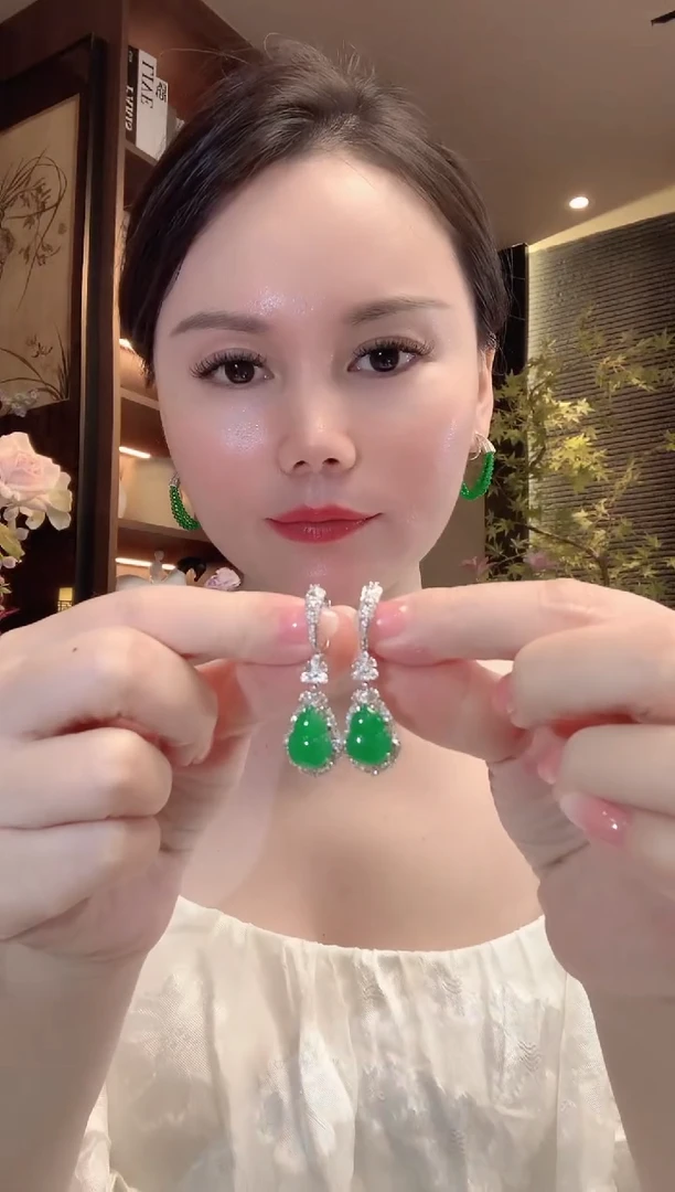 18K金镶嵌翡翠耳饰D30