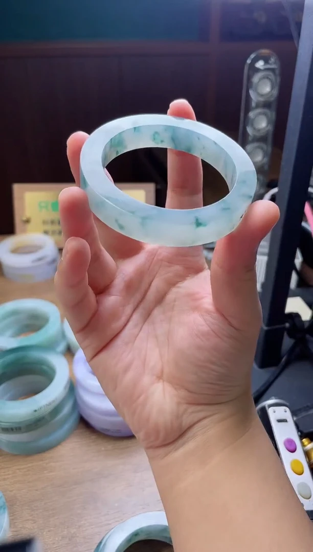 未镶嵌手镯定制翡翠深**油定制