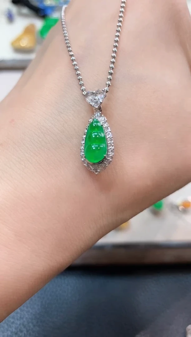 翡翠18K金镶嵌吊坠(不含链)m17母亲节礼物