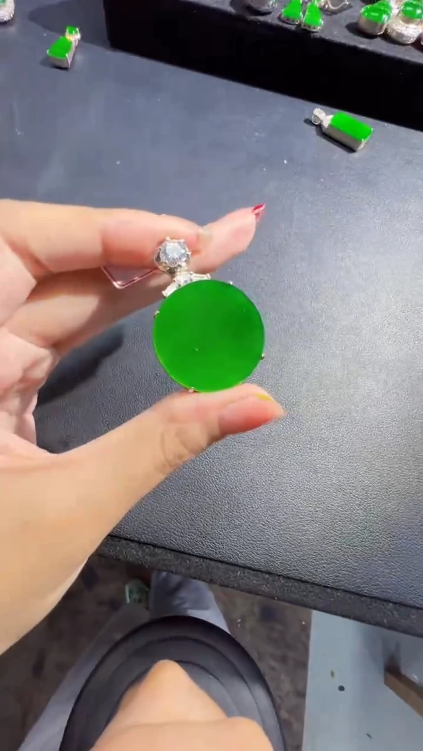未镶嵌定制翡翠翡翠A货有轻微色差属于正常现象无事牌多样性发货1