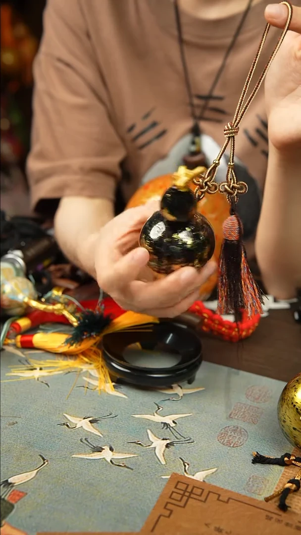 497号漂漆小手捻葫芦车挂
