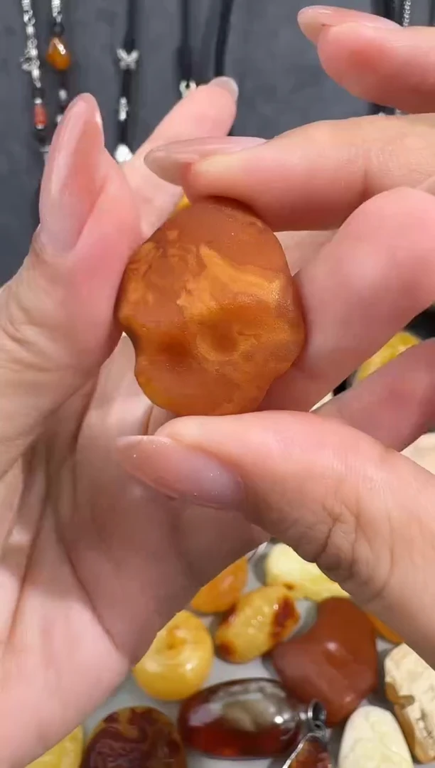 未镶嵌琥珀裸石琥珀