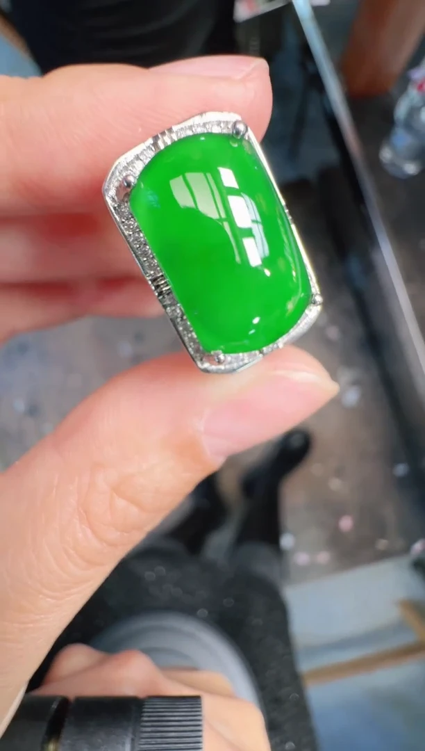 未镶嵌定制翡翠A货有轻微色差属于正常现象，戒指1