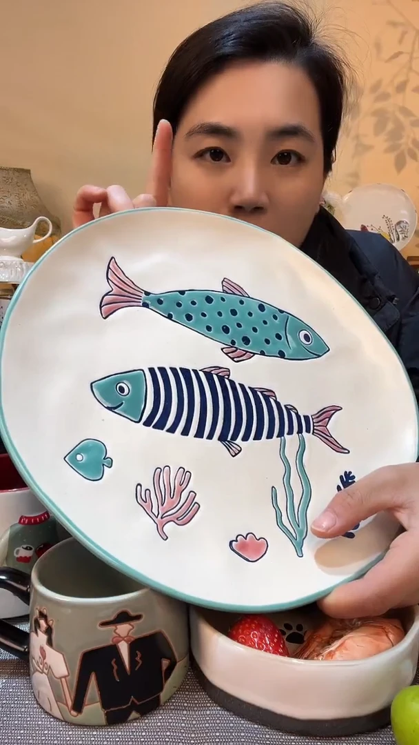 【闪购商品】瓷片11英寸鱼手绘盘 微瑕介意勿拍
