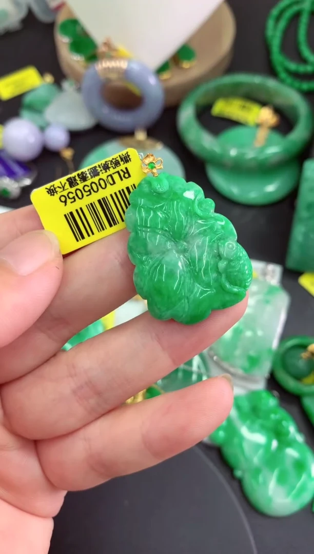 吊坠(不含链)18K金镶嵌翡翠挂件