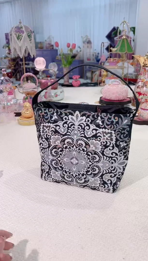 非遗高端西阵织 如图所示