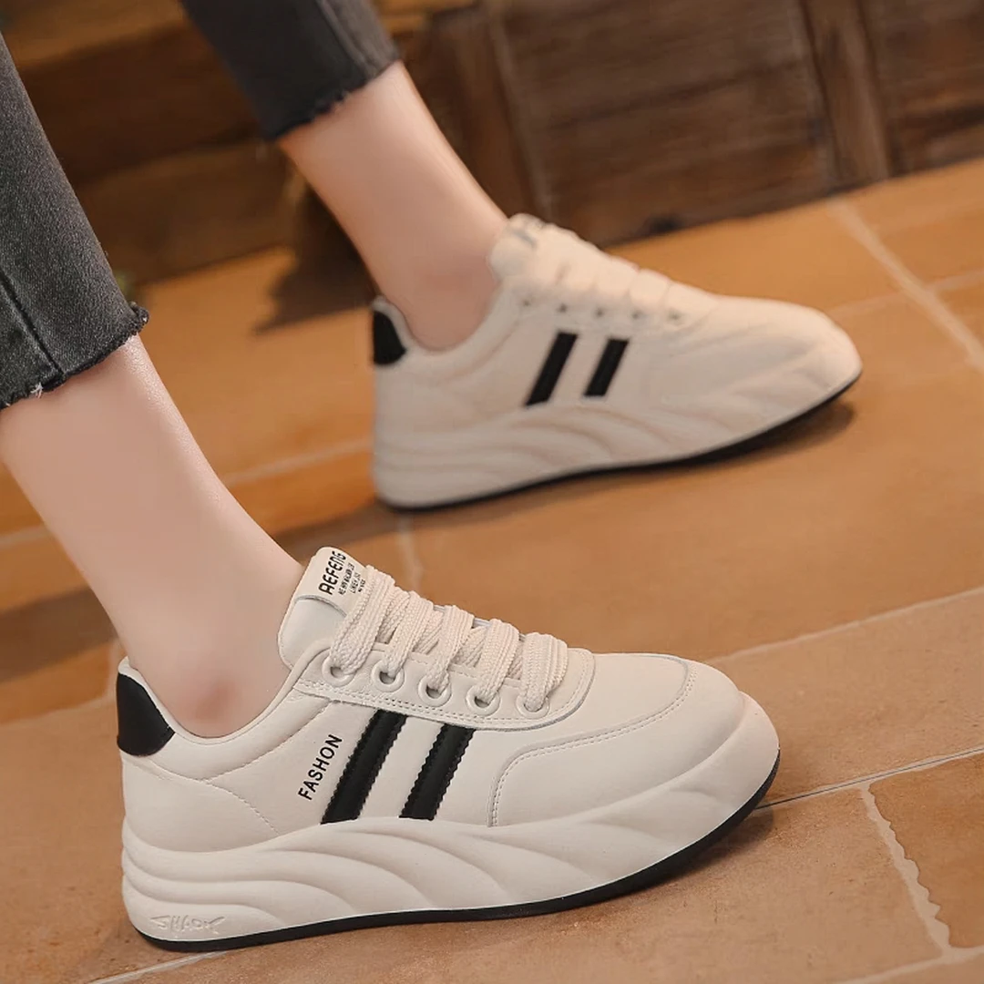 美拉德女运动鞋2025新款春季爆款休闲皮面小白鞋百搭厚底增高板鞋