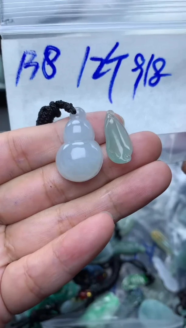 定制翡翠未镶嵌吊坠两件