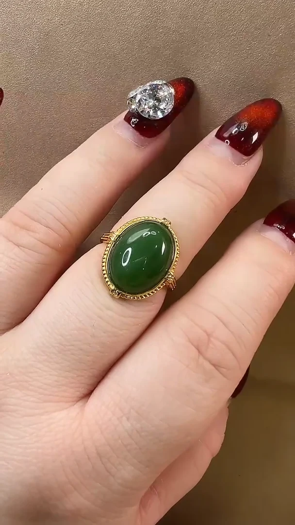 颈饰未镶嵌和田玉戒指