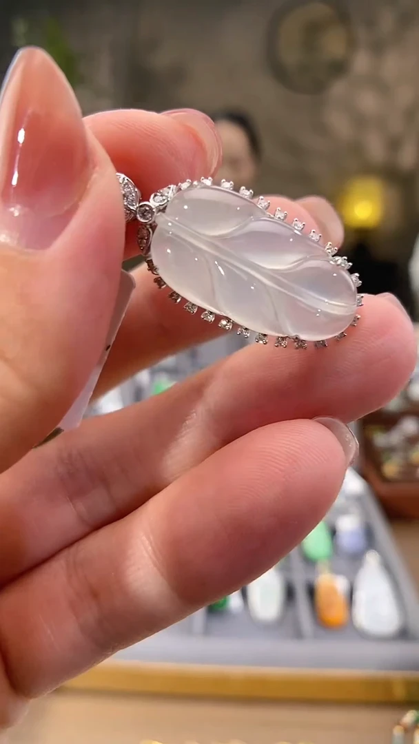 吊坠(不含链)18K金镶嵌翡翠叶子