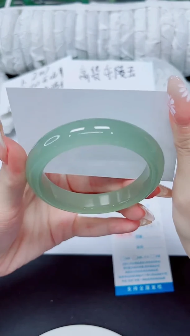 未镶嵌手镯石英质玉67/50.2AAA