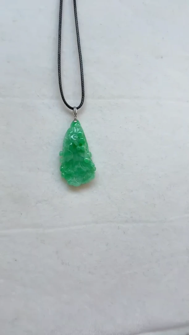 颈饰18K金镶嵌翡翠挂件