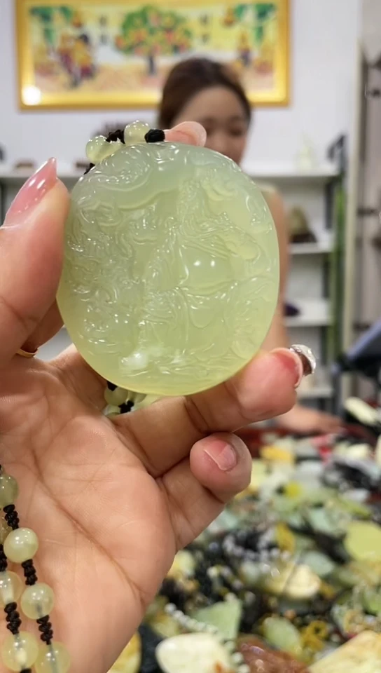 岫玉未镶嵌吊坠