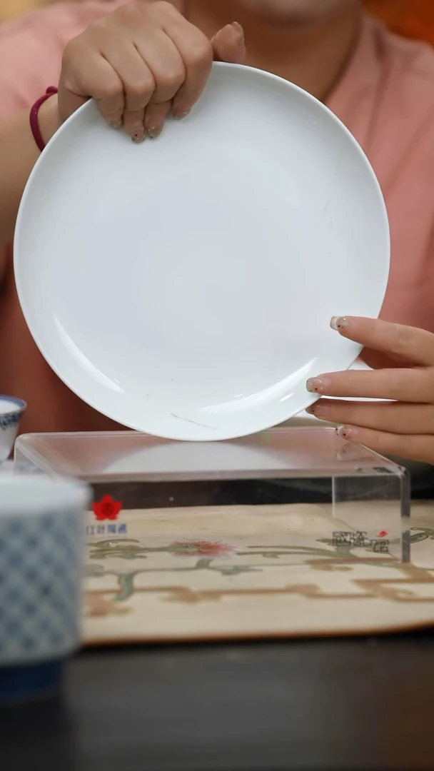 2个微瑕白胎8英寸电商饭盘（无底款）